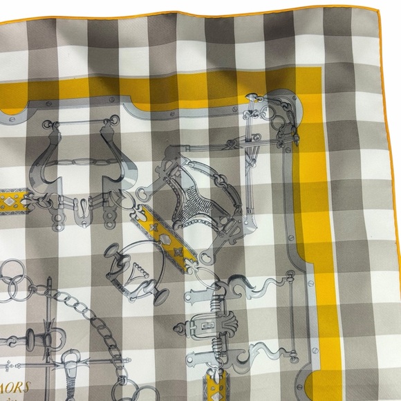 HERMES Scarf carre Mors et gourmettes Yellow Multi 100% Silk Made in France - Picture 7 of 16